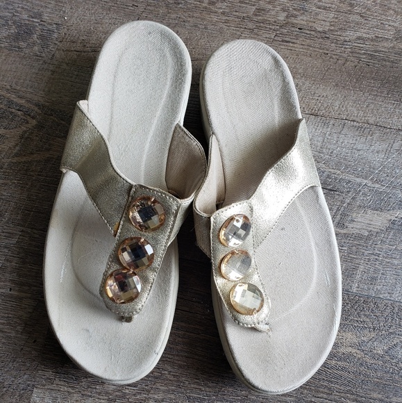 easy spirit flip flops